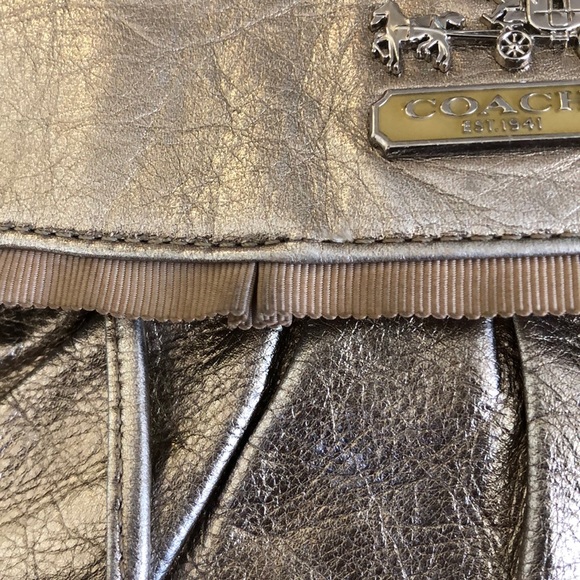 Coach clutch with handle strap - Picture 5 of 5